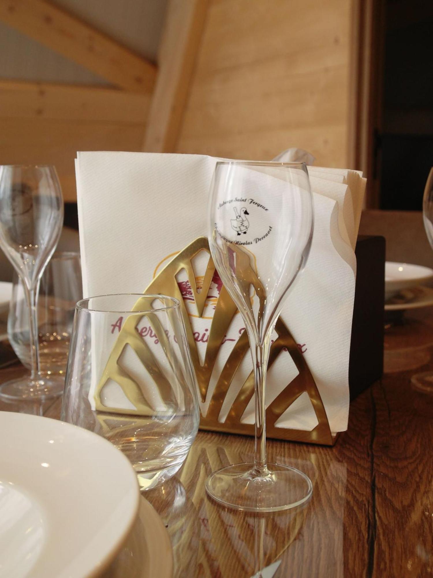 Gionges Auberge Saint Fergeux מראה חיצוני תמונה